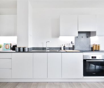 A chic one bedroom apartment situated in Wallbrook Gardens, a stunn... - Photo 3