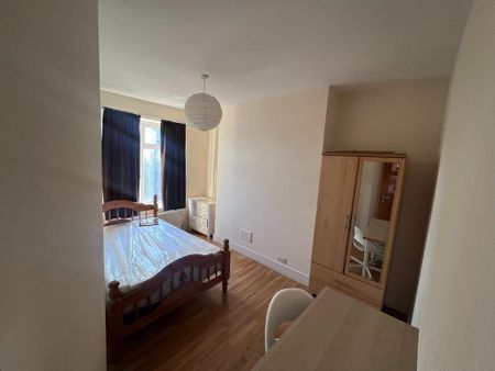 3 bedroom flat to rent - Photo 3