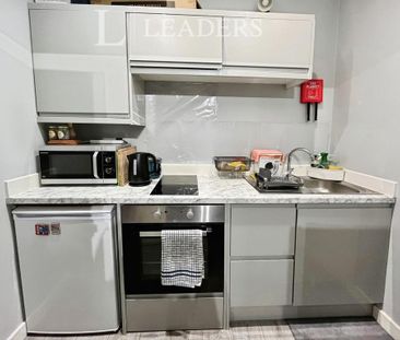 Studio to rent - Photo 2
