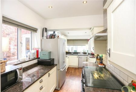 4 bedroom semi-detached house to rent - Photo 2