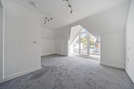 4 bedroom semi-detached house to rent - Photo 4