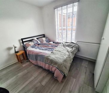 4 bedroom end of terrace house to rent - Photo 3