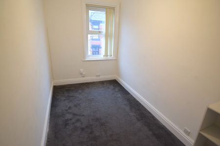 To Let 3 Bed Mid Terraced House - Photo 4