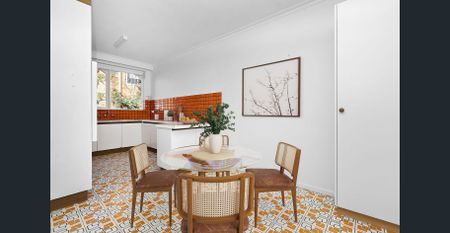 Stunning and Spacious Retro Apartment in Prime Location - Photo 4