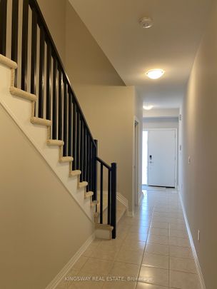 Townhouse For Lease | X8011780 - Photo 1