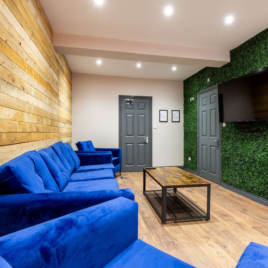 OX Living is proud to present this high-quality 8-bedroom co-living property, perfect for working professionals looking for stylish, stress-free living. Room 2 - Photo 1