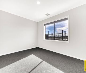 Stunning Brand-New Home in Tarneit! - Photo 3