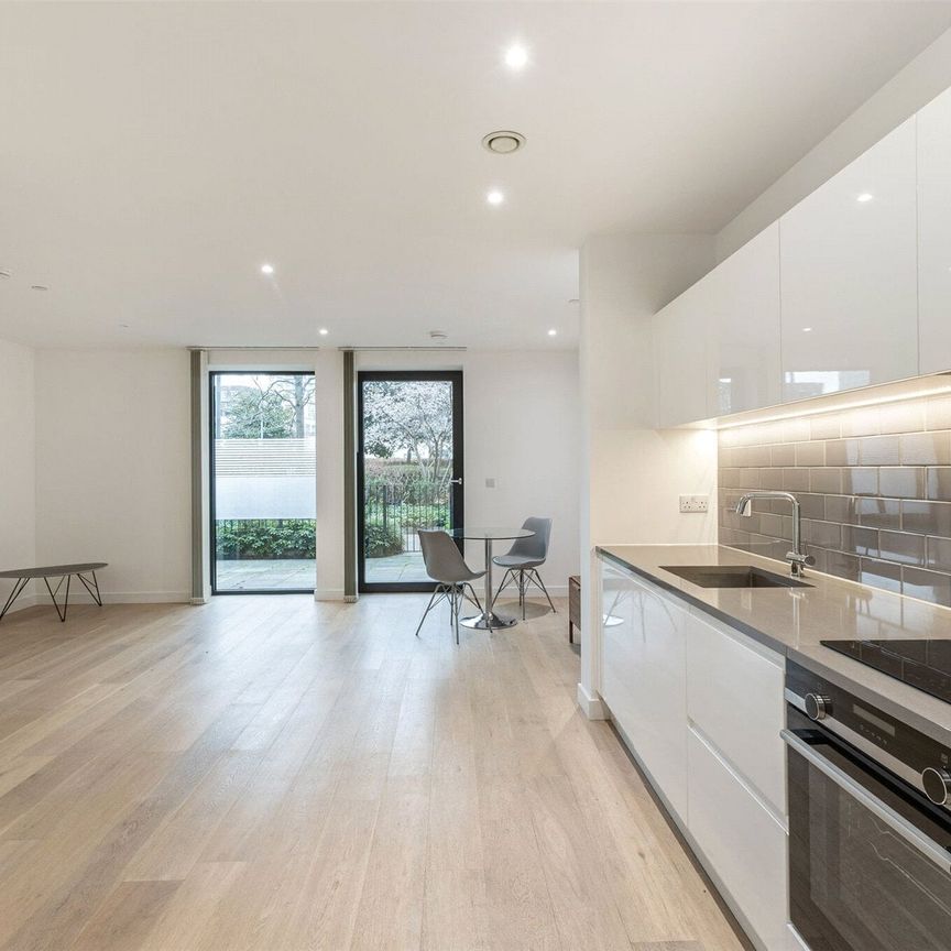 Rendal Way, London, E16 ground floor flat to rent - Photo 1