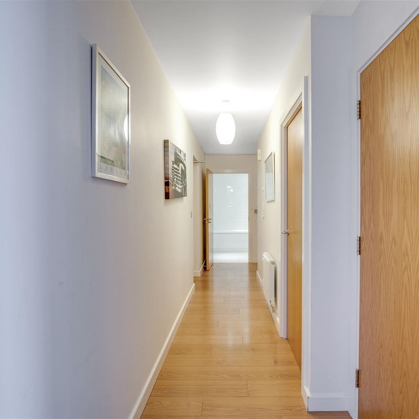 Penthouse To Let - Photo 1