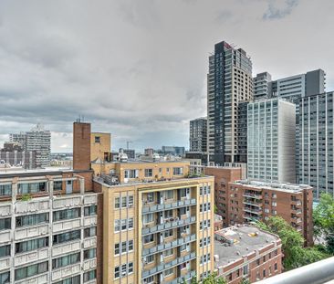 Deluxe Balcony Room - McGill Ghetto - Photo 3