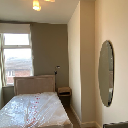 🏡 New! Leeds House Share ✨ Be First To Move In! - Photo 3