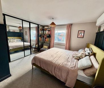 4 bedroom detached house to rent - Photo 4