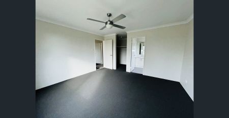 3 Bedroom 2 Bathroom Home in Eglington - Photo 2