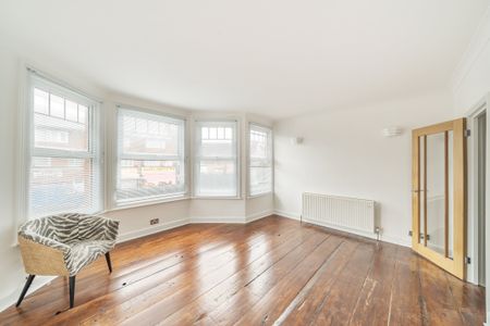 3 Bedroom Flat/Apartment to rent - Photo 2