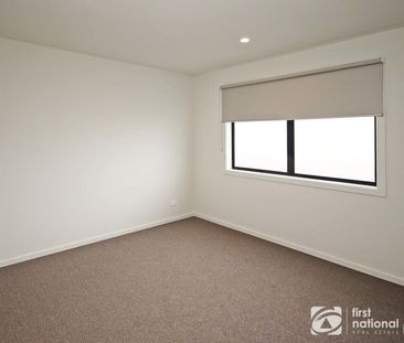 Near new townhouse - Photo 4