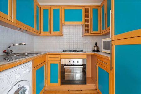 Centrally located bright two bedroom apartment - Photo 3