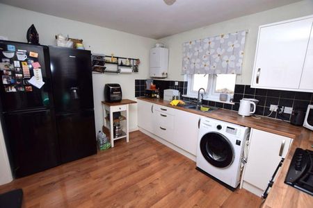 2 bedroom apartment to rent - Photo 4