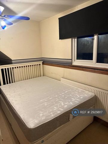 1 bedroom in a house share to rent - Photo 4