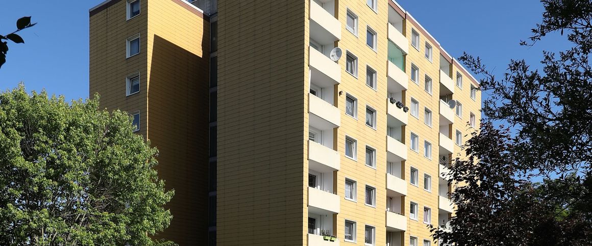 Mit dem Aufzug zur Wohnung // 3.OG Wohnung 3 - Mindestalter 50 Jahre - Photo 1