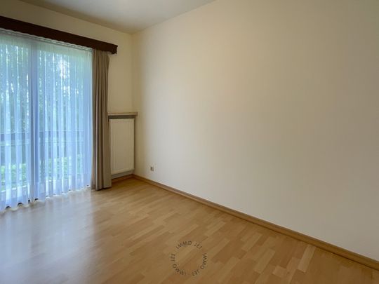 Instapklaar en energiezuinig appartement met 2 slaapkamers, bureau en garage in Beveren - Photo 1