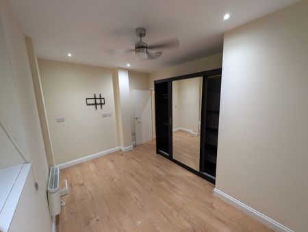 1 Bed Flat, East India Dock Road, E14 - Photo 3