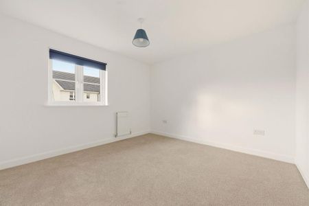 4 bedroom detached house to rent - Photo 2