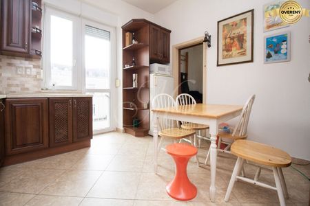 Nadštandardný 3, 5i byt v centre – Fotografia 5
