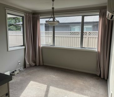 Cosy 3 bedroom available early December - Photo 4