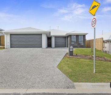 Modern 2-Bedroom Duplex for Rent in Logan Reserve - Photo 3