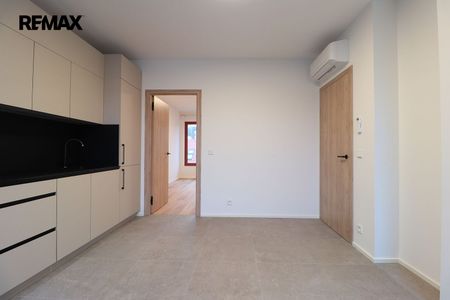 Pronájem bytu 2+kk 40 m² - Fotografie 3