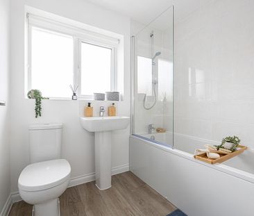 4 bedroom semi-detached house to rent - Photo 2