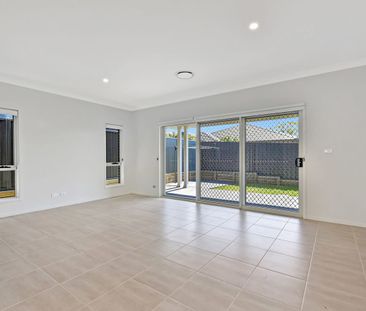 Contemporary living offering space and comfort - Photo 1