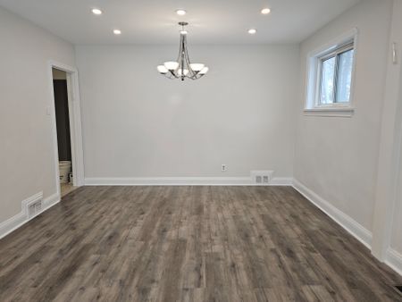 For Lease - 8 Roberta Drive, Toronto, Ontario - Photo 3