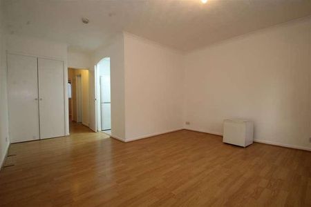 Turnpike Lane, Uxbridge, UB10 - Photo 2