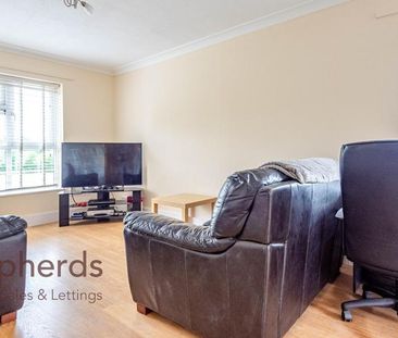 2 bedroom flat to rent - Photo 2