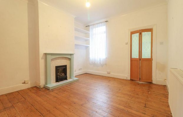 2 bedroom end of terrace house to rent - Photo 1