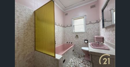 5 BEDROOM FAMILY HOME IN A PRIME LOCATION! - Photo 3