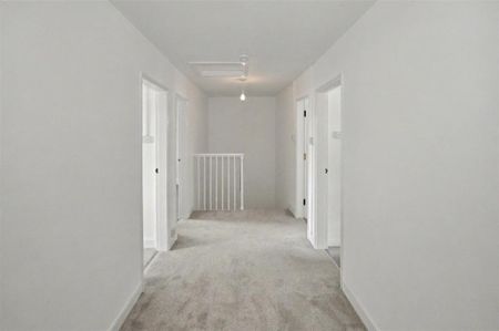 3 bedroom flat to rent - Photo 2