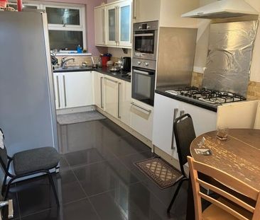 Room in a Shared House, Denbigh Road, E6 - Photo 1