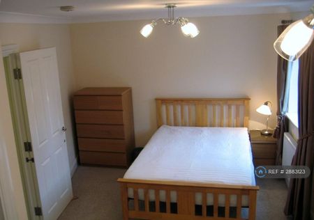 4 bedroom terraced house to rent - Photo 4