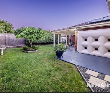 32 Cornwell Crescent, Cranbourne East, VIC 3977 - Photo 4