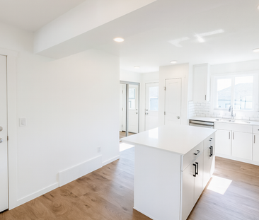 BRAND NEW 3 BED, 2.5 BATH, 2 STOREY TOWNHOUSE W/A DETACHED DOUBLE G... - Photo 2