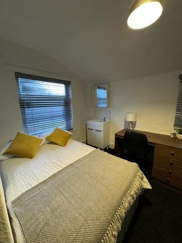 1 bedroom in a house share to rent - Photo 4
