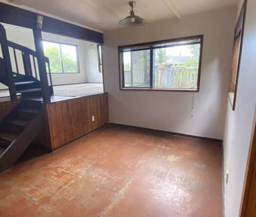 Charming 3 bedroom home - Photo 5