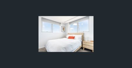 Stylish 3-Bedroom Apartment in a Central Location - Photo 2