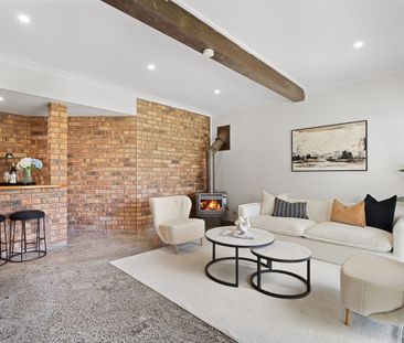 Cul-de-sac family sanctuary embraces leafy surrounds - Photo 3