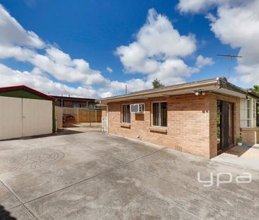 16 Swan Avenue, WESTMEADOWS - Photo 1