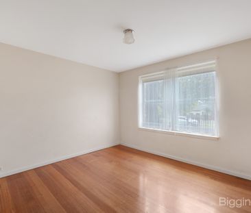 Freshly Painted Ground Floor Unit in Prime Maribyrnong Location - Photo 4