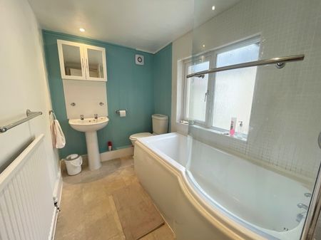 2 bedroom Property to let - Photo 5