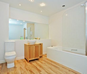 4 bedroom semi-detached house to rent - Photo 4